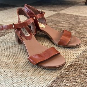 Steve Madden leather lined women’s heeled sandals. Size 7.5